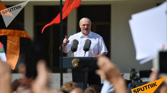 Александр Лукашенко на митинге в свою поддержку в Минске Александр Лукашенко на митинге в свою поддержку в Минске