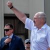 Президент Белоруссии Александр Лукашенко выступает на митинге, организованном в его поддержку на площади Независимости в Минске