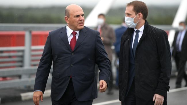 Председатель правительства РФ Михаил Мишустин и министр РФ по развитию Дальнего Востока и Арктики Александр Козлов во время осмотра автомобильного моста через Амур между Благовещенском и китайским Хэйхе Председатель правительства РФ Михаил Мишустин и министр РФ по развитию Дальнего Востока и Арктики Александр Козлов во время осмотра автомобильного моста через Амур между Благовещенском и китайским Хэйхе
