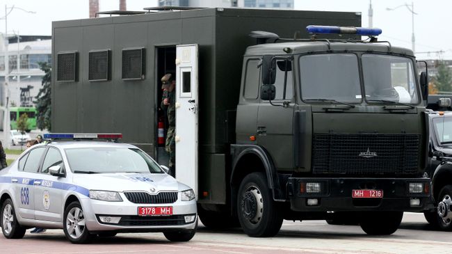 Автомобиль милиции Республики Беларусь на одной из улиц Минска Автомобиль милиции Республики Беларусь на одной из улиц Минска