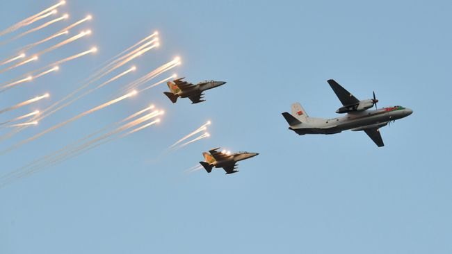 Самолеты Як-130 и Ан-26 Военно-Воздушных Сил Белоруссии Самолеты Як-130 и Ан-26 Военно-Воздушных Сил Белоруссии
