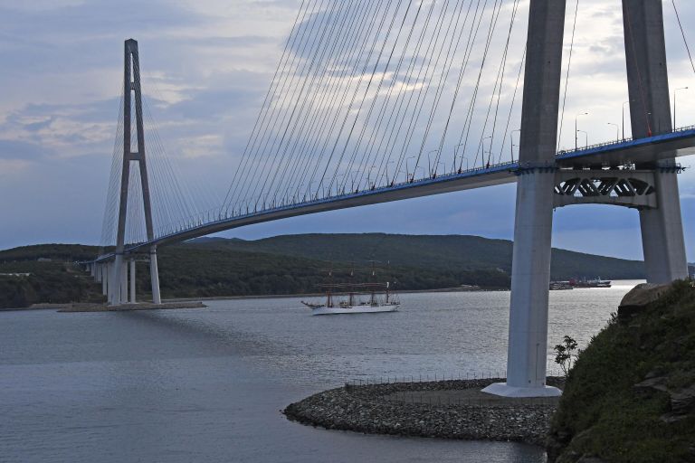 Барк Седов, принимающий участие в экспедиции по Северному морскому пути Барк Седов, принимающий участие в экспедиции по Северному морскому пути