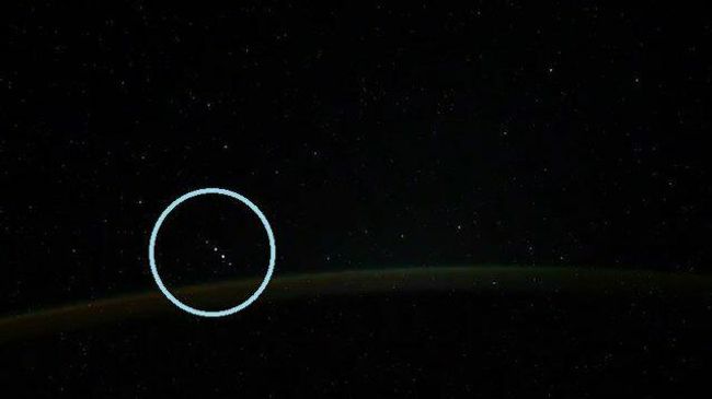Российский космонавт заснял с борта МКС загадочные объекты Российский космонавт заснял с борта МКС загадочные объекты