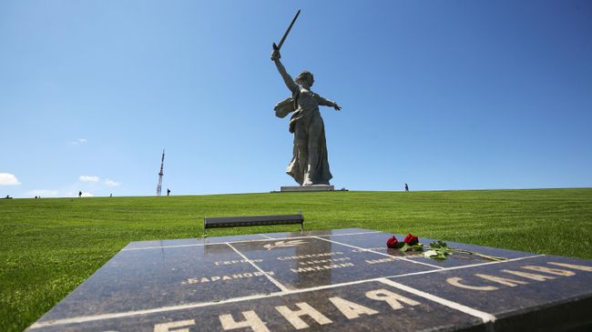 Монумент Родина-мать зовет! на Мамаевом кургане после реставрации Монумент Родина-мать зовет! на Мамаевом кургане после реставрации