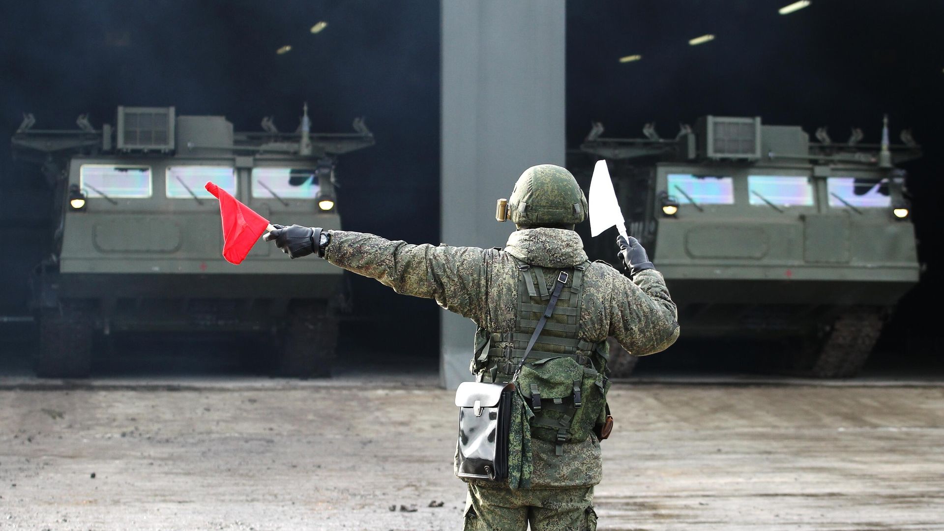 Зенитно-ракетная система (ЗРС) С-300В4 во время тактических учений в Краснодарском крае Зенитно-ракетная система (ЗРС) С-300В4 во время тактических учений в Краснодарском крае - РИА Новости, 1920, 25.01.2022