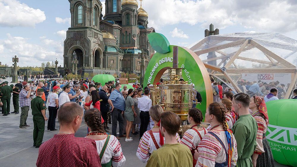 Мобильный туристско-информационный центр Тульской области в военно-патриотическом парке Патриот в Московской области Мобильный туристско-информационный центр Тульской области в военно-патриотическом парке Патриот в Московской области - РИА Новости, 1920, 20.08.2020