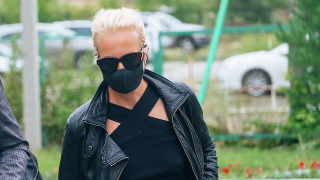 Супруга Алексея Навального Юлия на территории омской БСМП No 1, где в токсикореанимации находится Алексей Навальный Супруга Алексея Навального Юлия на территории омской БСМП No 1, где в токсикореанимации находится Алексей Навальный