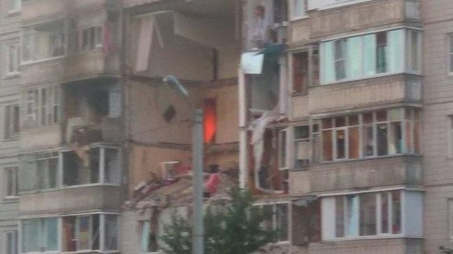 Фото очевидца на месте взрыва газа в жилом 10-этажном доме в Ярославле Фото очевидца на месте взрыва газа в жилом 10-этажном доме в Ярославле