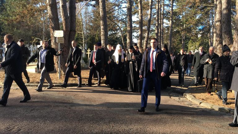 Визит патриарха Кирилла на кладбище Сент-Женевьев-де-Буа под Парижем