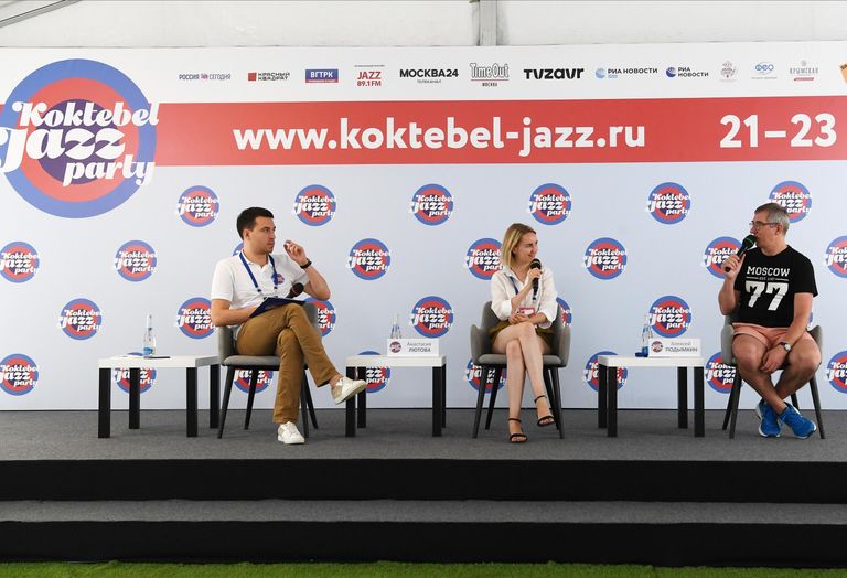 Лидер коллектива Лютый Бэнд Анастасия Лютова на пресс-конференции в рамках Международного джазового фестиваля Koktebel Jazz Party - 2020 в Крыму