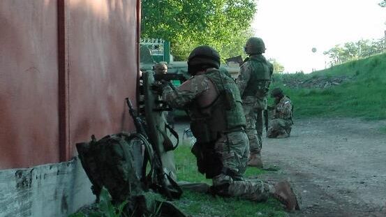 Сотрудники правоохранительных органов во время контртеррористической операции в Ингушетии Сотрудники правоохранительных органов во время контртеррористической операции в Ингушетии - РИА Новости, 1920, 23.08.2020
