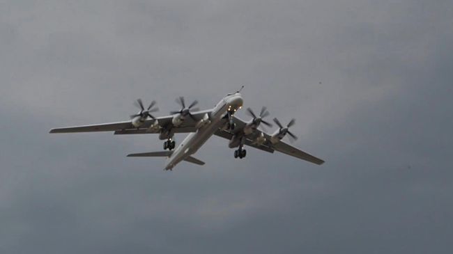 Первый полет глубоко модернизированного ракетоносца Ту-95МСМ. Стоп-кадр видео Первый полет глубоко модернизированного ракетоносца Ту-95МСМ. Стоп-кадр видео