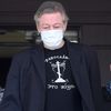 Актер Михаил Ефремов у здания Пресненского суда города Москвы Актер Михаил Ефремов у здания Пресненского суда города Москвы
