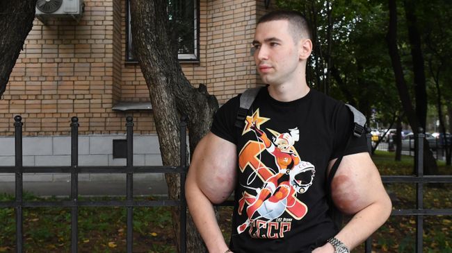 Блогер Кирилл Терешин у здания Пресненского суда города Москвы, где пройдет заседание по делу о ДТП с участием Михаила Ефремова Блогер Кирилл Терешин у здания Пресненского суда города Москвы, где пройдет заседание по делу о ДТП с участием Михаила Ефремова