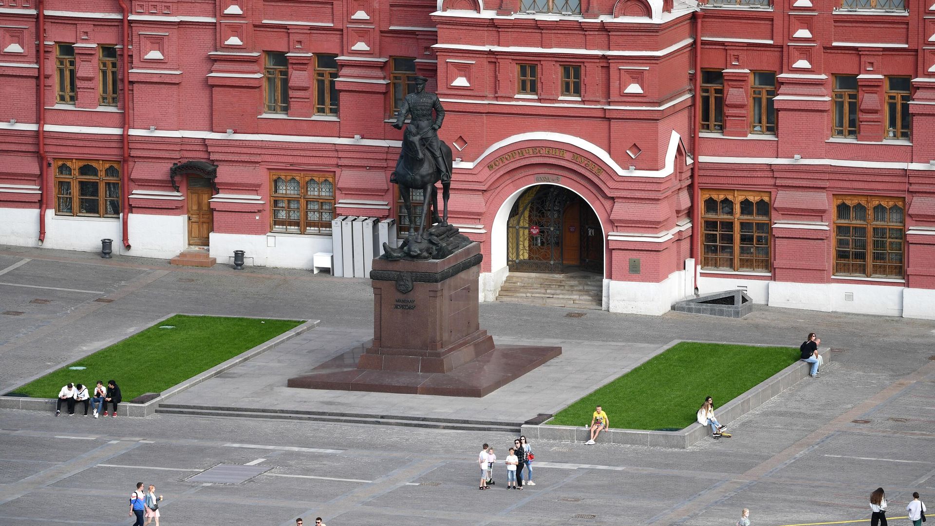 Памятник маршалу Г. К. Жукову на Манежной площади в Москве Памятник маршалу Г. К. Жукову на Манежной площади в Москве - РИА Новости, 1920, 04.06.2024