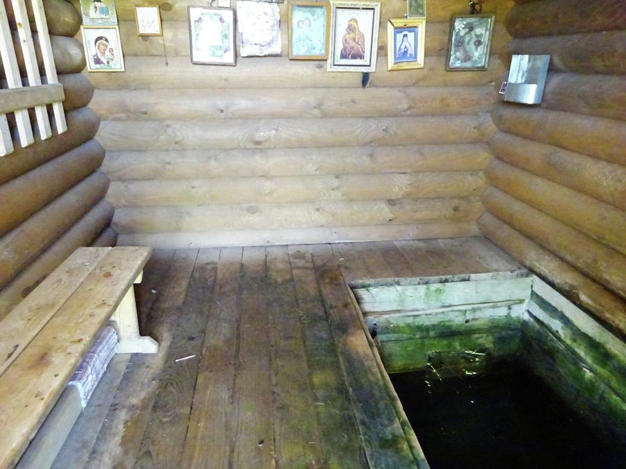 Источник Двенадцать ключей, купальня Источник Двенадцать ключей, купальня