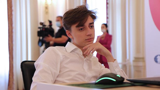 Шахматист Даниил Дубов