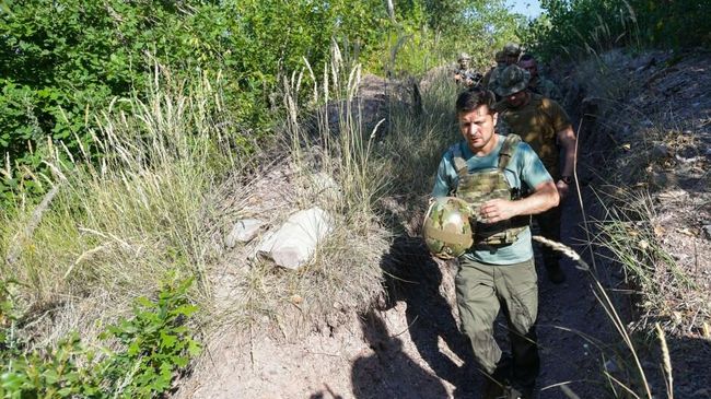 Рабочая поездка Президентов Украины Владимира Зеленского в Донецкую и Луганскую области Рабочая поездка Президентов Украины Владимира Зеленского в Донецкую и Луганскую области