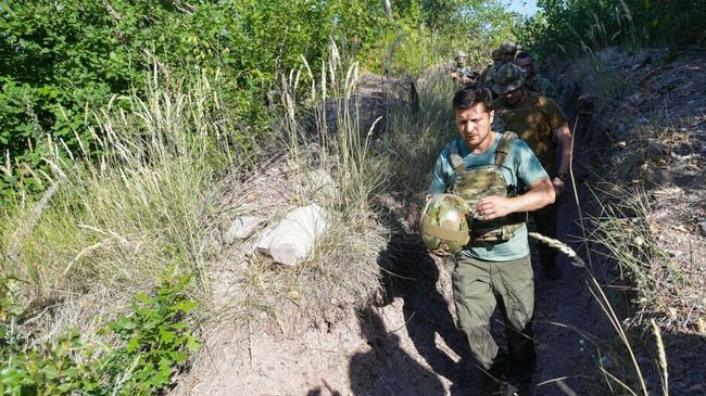 Рабочая поездка Президентов Украины Владимира Зеленского в Донецкую и Луганскую области Рабочая поездка Президентов Украины Владимира Зеленского в Донецкую и Луганскую области