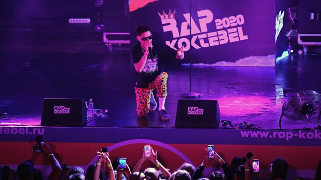 Рэпер Кравц выступает на фестивале Rap Koktebel в Крыму