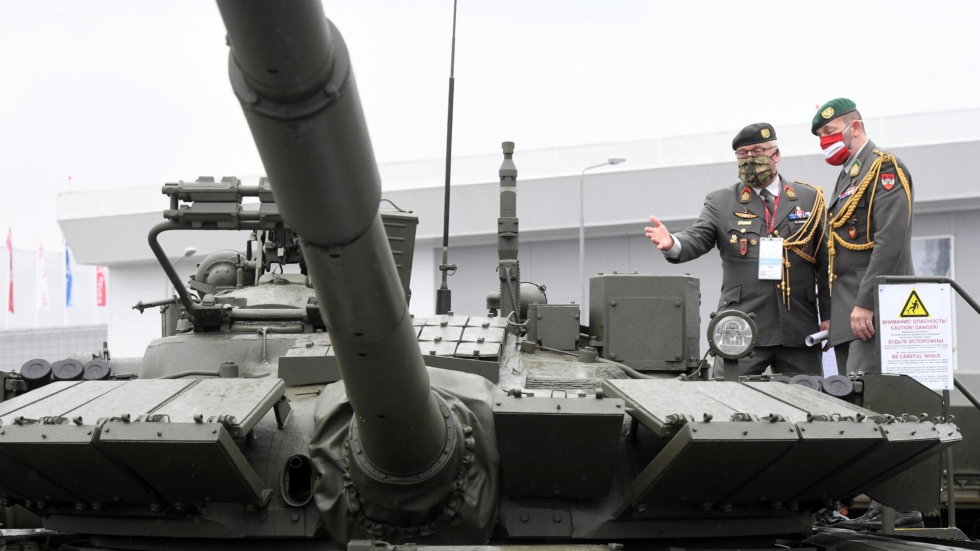 Танк Т-80БВМ на выставке вооружений Международного военно-технического форума (МВТФ) Армия-2020 Танк Т-80БВМ на выставке вооружений Международного военно-технического форума (МВТФ) Армия-2020 - РИА Новости, 1920, 30.09.2022