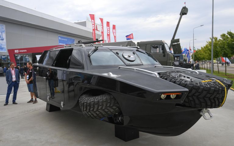 Автомобиль-амфибия Дрозд на выставке вооружений Международного военно-технического форума (МВТФ) Армия-2020 в военно-патриотическом парке Патриот Автомобиль-амфибия Дрозд на выставке вооружений Международного военно-технического форума (МВТФ) Армия-2020 в военно-патриотическом парке Патриот