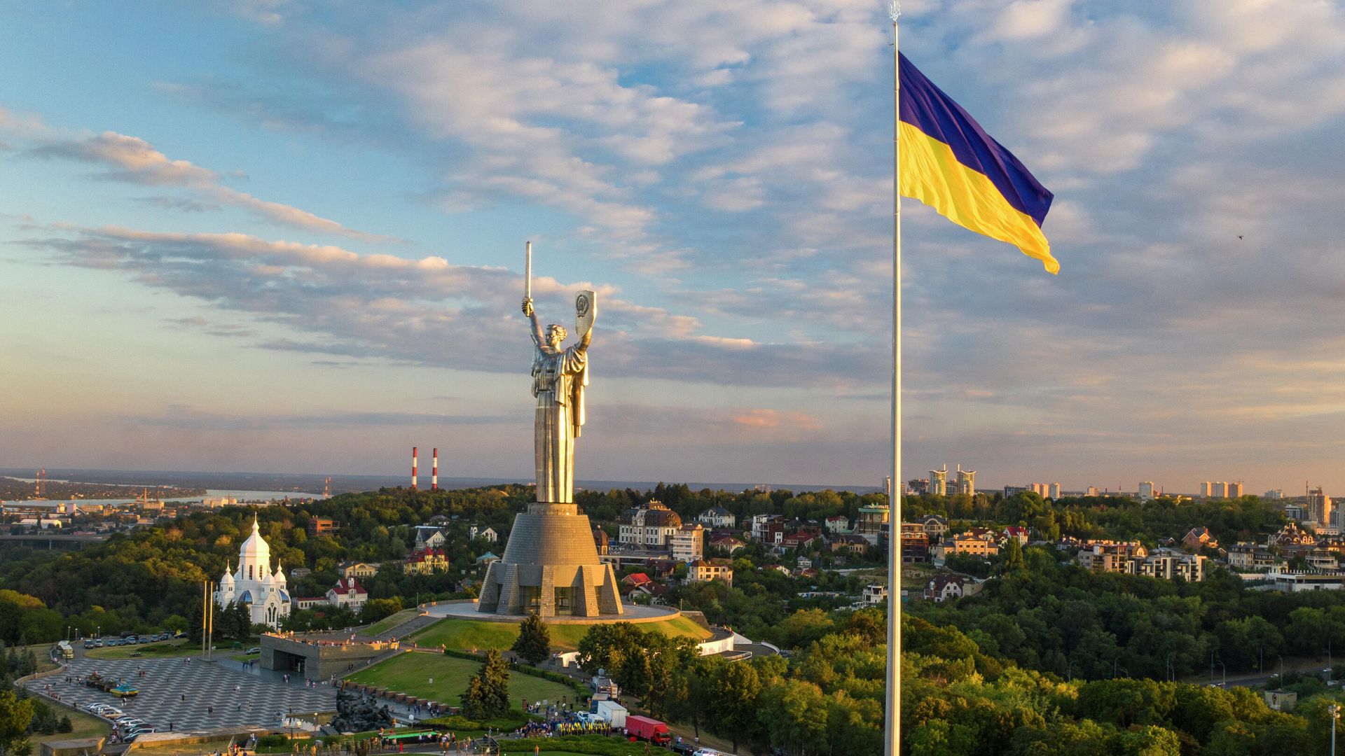 Самый большой флаг Украины в Киеве Самый большой флаг Украины в Киеве - РИА Новости, 1920, 21.09.2020