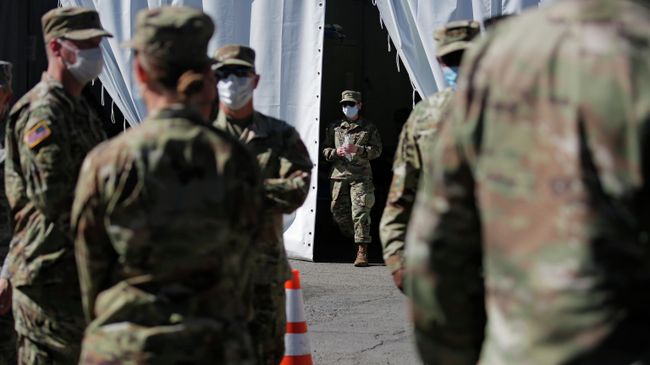 Военнослужащие армии США проходят тестирование на коронавирус в Лас-Вегасе Военнослужащие армии США проходят тестирование на коронавирус в Лас-Вегасе
