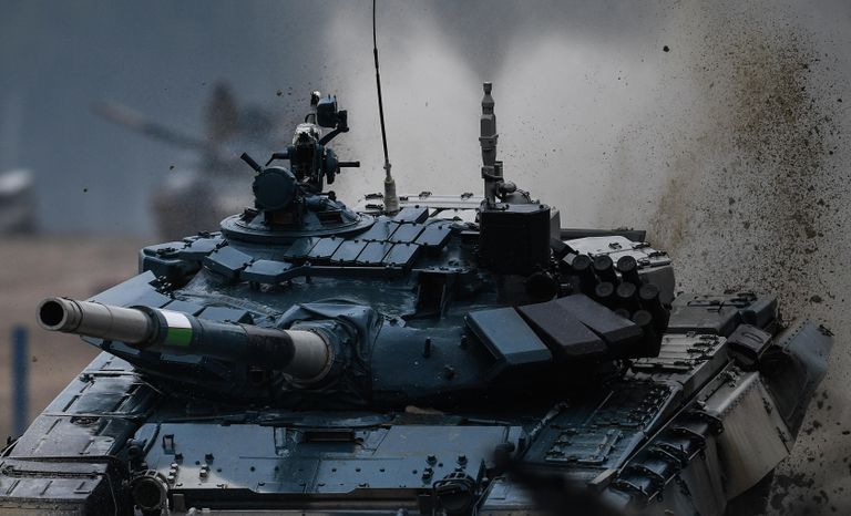 Танк Т-72 команды военнослужащих Узбекистана во время соревнований танковых экипажей в рамках конкурса Танковый биатлон-2020 на полигоне Алабино в Подмосковье в третий день VI Армейских международных игр АрМИ-2020 Танк Т-72 команды военнослужащих Узбекистана во время соревнований танковых экипажей в рамках конкурса Танковый биатлон-2020 на полигоне Алабино в Подмосковье в третий день VI Армейских международных игр АрМИ-2020