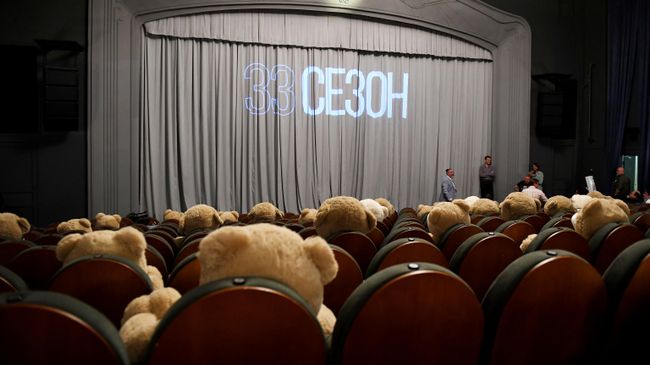 Зрительный зал театра Модерн во время сбора труппы в преддверии 33-го театрального сезона