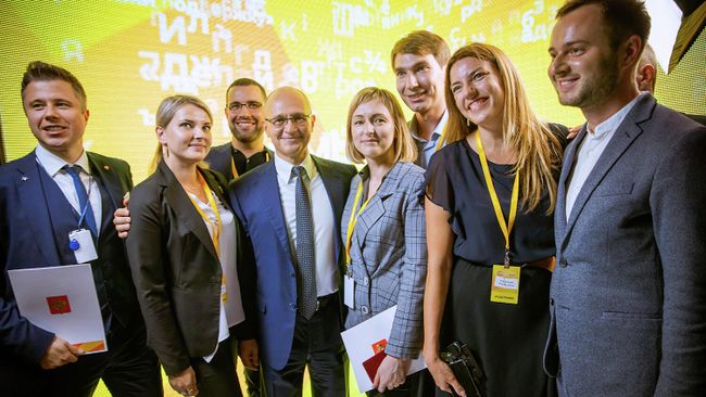 Сергей Кириенко с лауреатами наград и благодарностей за развитие акции #МыВместе