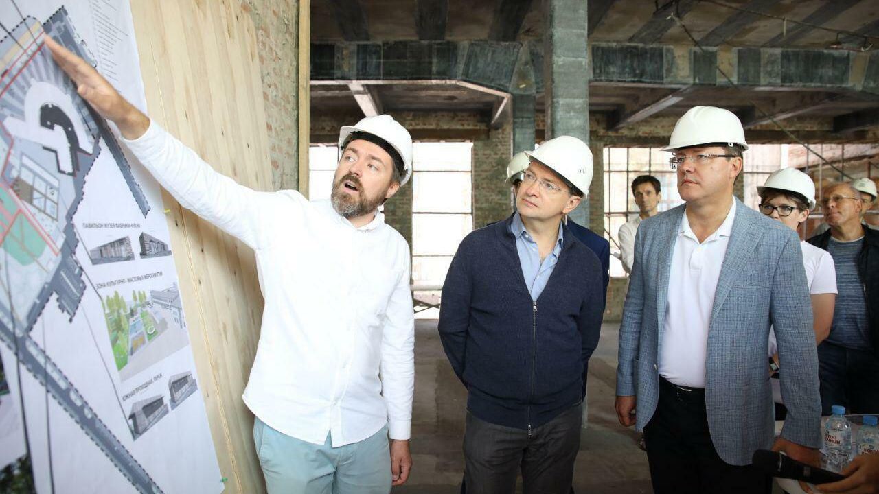 Дмитрий Азаров и Владимир Мединский оценили ход реставрации Фабрики-кухни в Самаре Дмитрий Азаров и Владимир Мединский оценили ход реставрации Фабрики-кухни в Самаре - РИА Новости, 1920, 30.08.2020