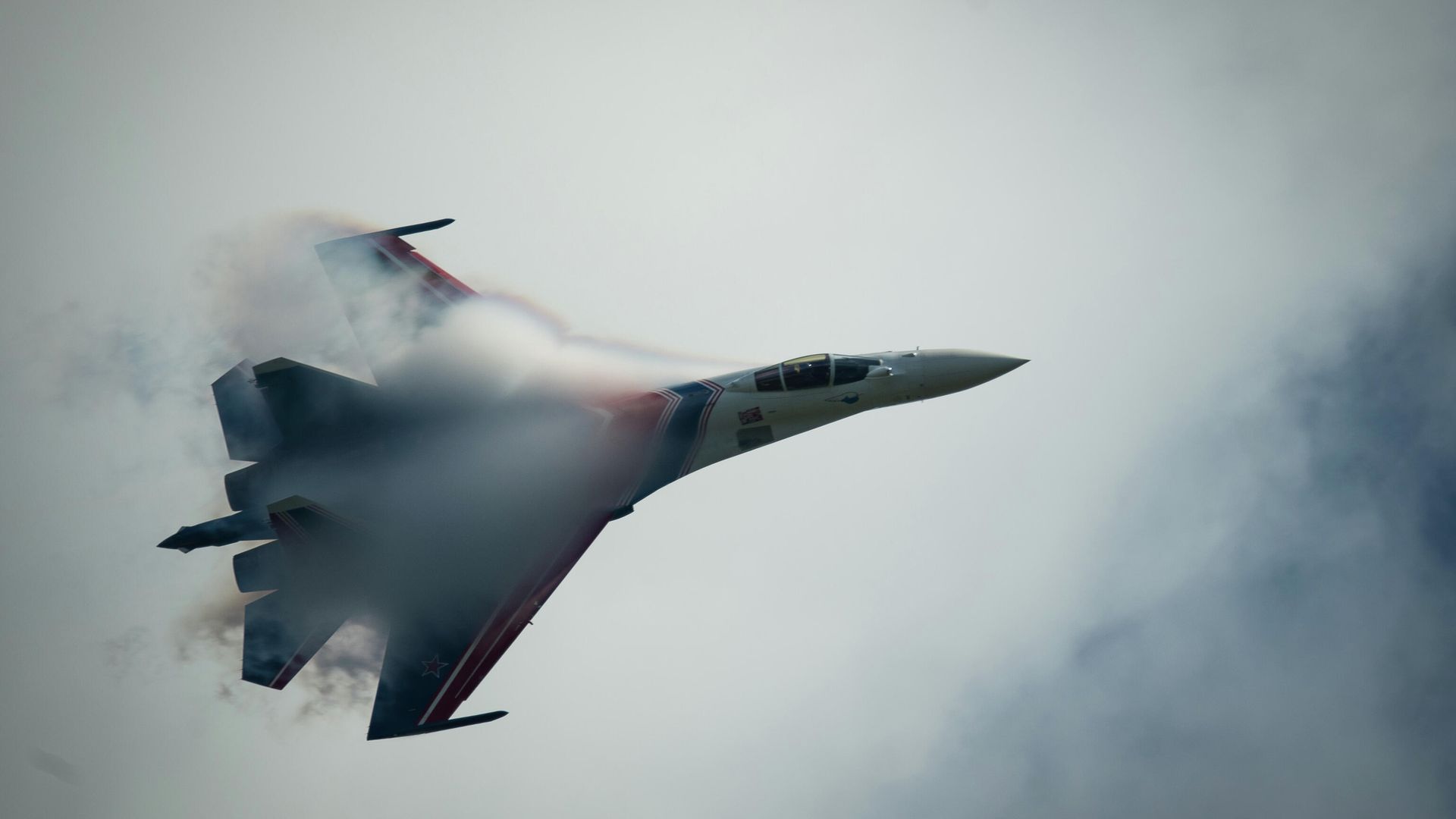 Истребитель Су-35 из состава пилотажной группы Русские витязи - РИА Новости, 1920, 20.07.2021