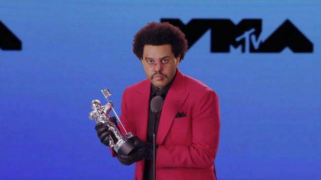 The Weeknd на церемонии вручения премии MTV Video Music Awards в Нью-Йорке The Weeknd на церемонии вручения премии MTV Video Music Awards в Нью-Йорке