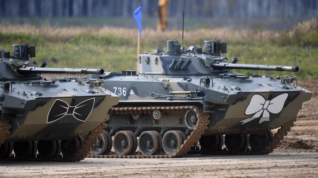 Боевые машины десанта БМД-4М во время динамического показа вооружений, военной и специальной техники мотострелковых войск в рамках МВТФ Армия-2020 в сухопутном кластере на полигоне Алабино в Московской области Боевые машины десанта БМД-4М во время динамического показа вооружений, военной и специальной техники мотострелковых войск в рамках МВТФ Армия-2020 в сухопутном кластере на полигоне Алабино в Московской области