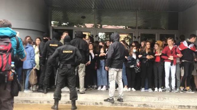 Кадры несанкционированной акции студентов в Минске Кадры несанкционированной акции студентов в Минске