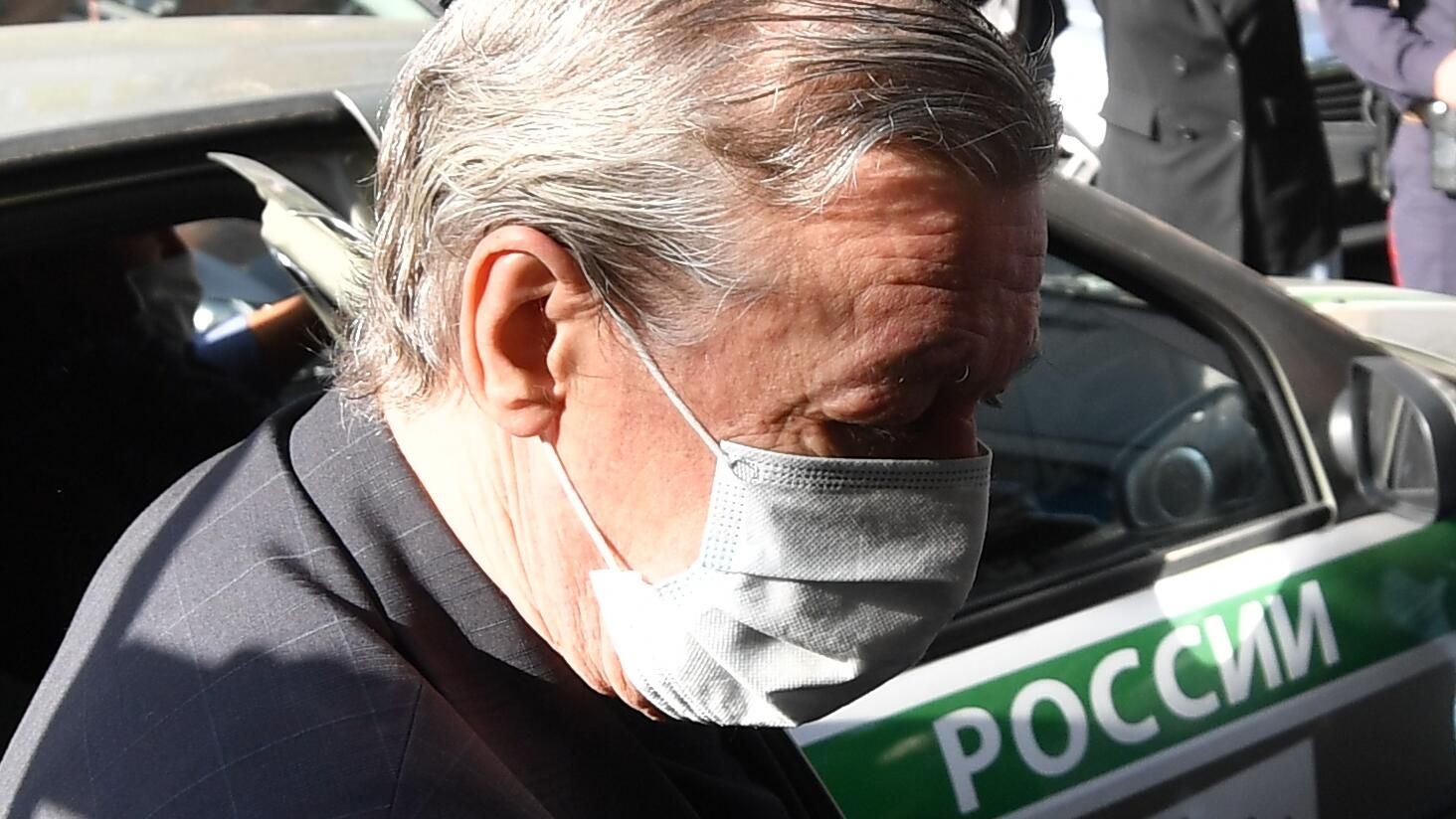 Актёр Михаил Ефремов выходит из автомобиля у здания Пресненского суда Москвы - РИА Новости, 1920, 06.09.2020