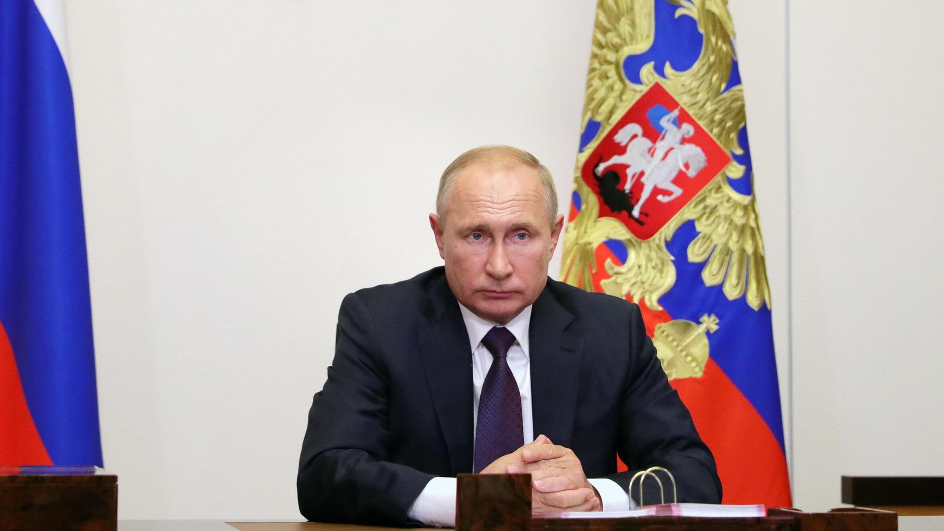 Президент РФ Владимир Путин во время встречи в режиме видеоконференции с мэром Москвы Сергеем Собяниным Президент РФ Владимир Путин во время встречи в режиме видеоконференции с мэром Москвы Сергеем Собяниным - РИА Новости, 1920, 01.12.2020