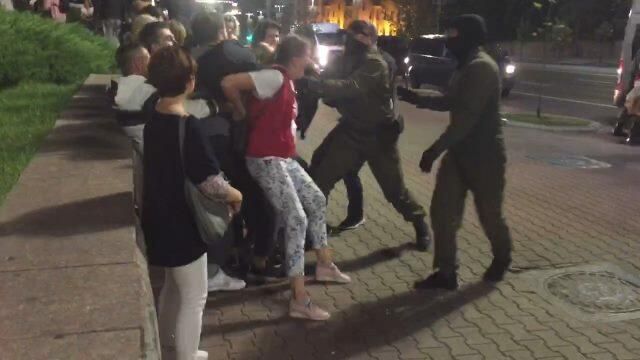 Силовики задержали активистов в Минске Силовики задержали активистов в Минске - РИА Новости, 1920, 04.09.2020