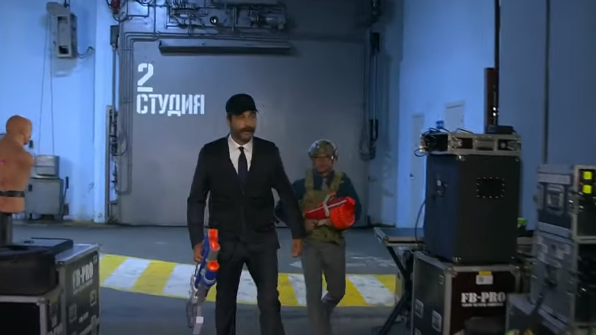 Телеведущий Иван Ургант и комик Дмитрий Хрусталев Телеведущий Иван Ургант и комик Дмитрий Хрусталев - РИА Новости, 1920, 05.09.2020