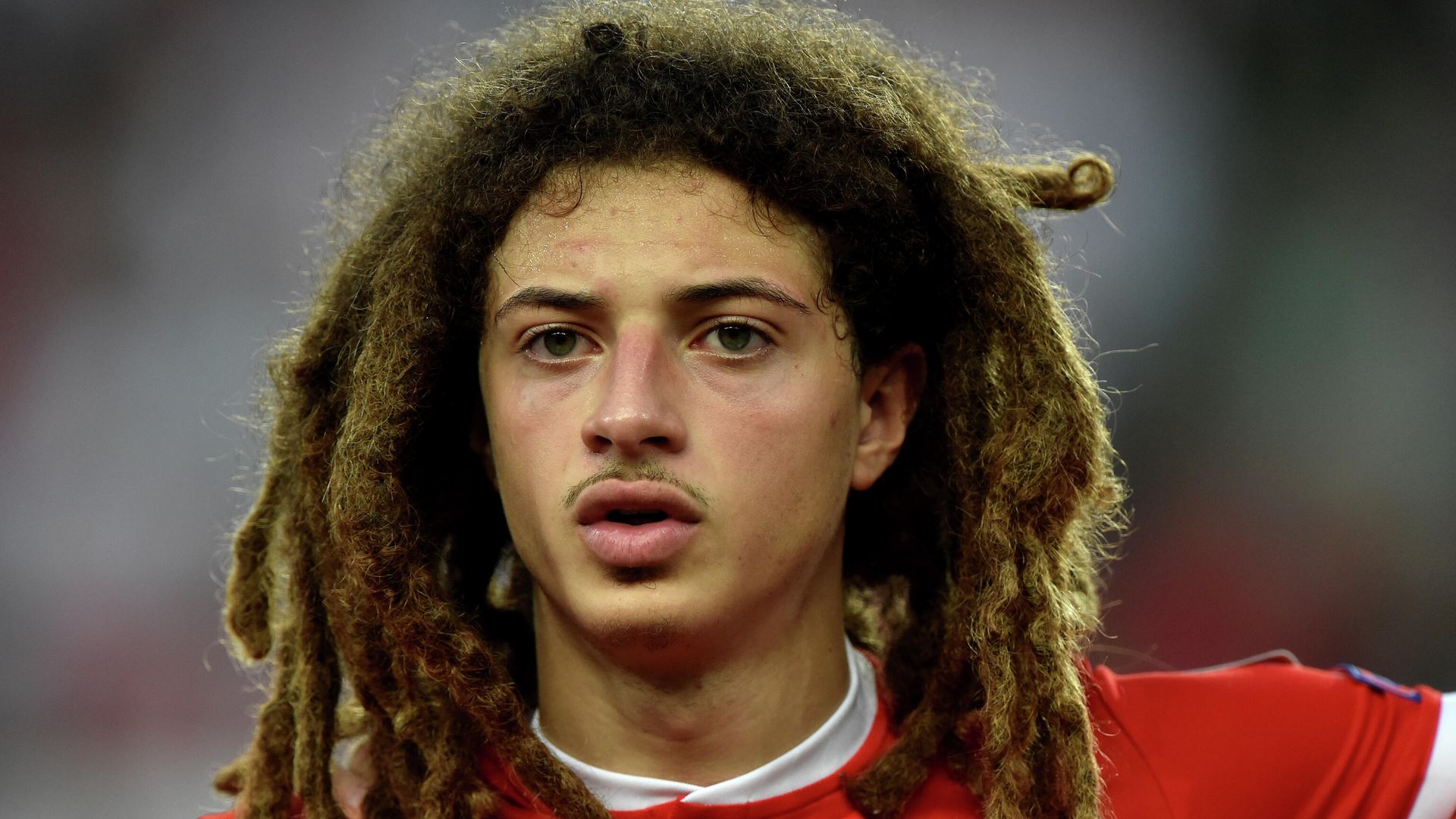 Wales' midfielder Ethan Ampadu sings the national anthem prior to the UEFA Euro 2020 qualifier Group E football match Hungary against Wales on June 11, 2019 in Budapest. (Photo by ATTILA KISBENEDEK / AFP) Wales' midfielder Ethan Ampadu sings the national anthem prior to the UEFA Euro 2020 qualifier Group E football match Hungary against Wales on June 11, 2019 in Budapest. (Photo by ATTILA KISBENEDEK / AFP) - РИА Новости, 1920, 07.09.2020