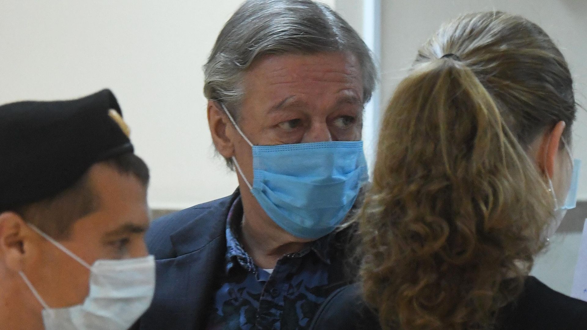 Актер Михаил Ефремов входит в здание Пресненского суда города Москвы, где будет оглашен приговор по делу о ДТП со смертельным исходом Актер Михаил Ефремов входит в здание Пресненского суда города Москвы, где будет оглашен приговор по делу о ДТП со смертельным исходом - РИА Новости, 1920, 08.09.2020