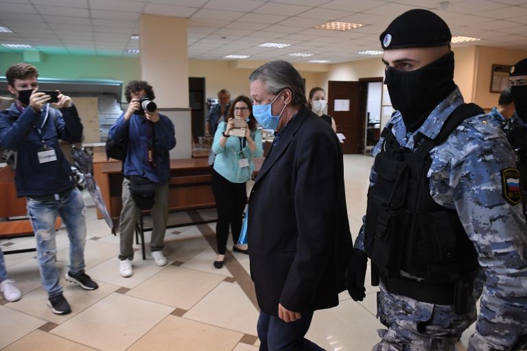 Актер Михаил Ефремов в здании Пресненского суда города Москвы, где будет оглашен приговор по делу о ДТП со смертельным исходом Актер Михаил Ефремов в здании Пресненского суда города Москвы, где будет оглашен приговор по делу о ДТП со смертельным исходом