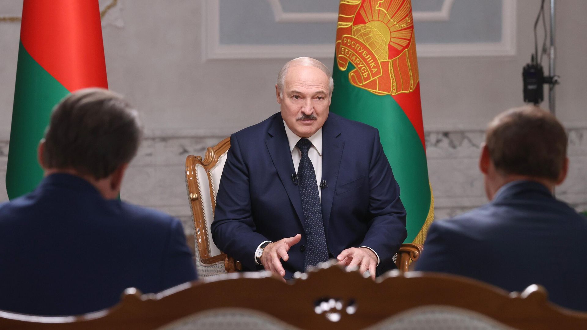 Президент Белоруссии Александр Лукашенко во время интервью российским журналистам во Дворце независимости в Минске Президент Белоруссии Александр Лукашенко во время интервью российским журналистам во Дворце независимости в Минске - РИА Новости, 1920, 09.09.2020