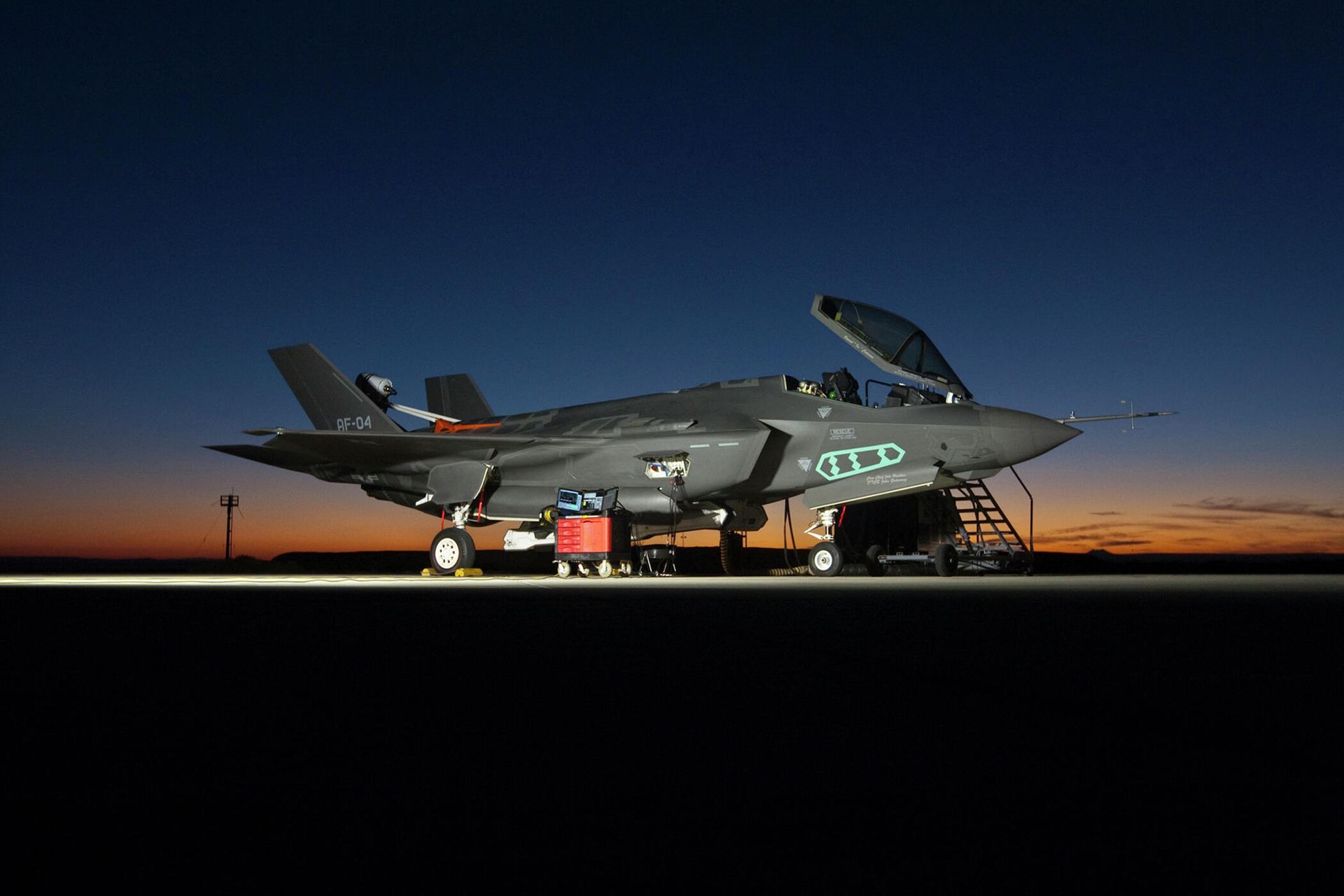 Наземный истребитель  F-35A Lightning II, AF-4 во время испытаний, проводимых группой F-35 Integrated Test Force на базе ВВС Эдвардс, Кали - РИА Новости, 1920, 20.11.2020