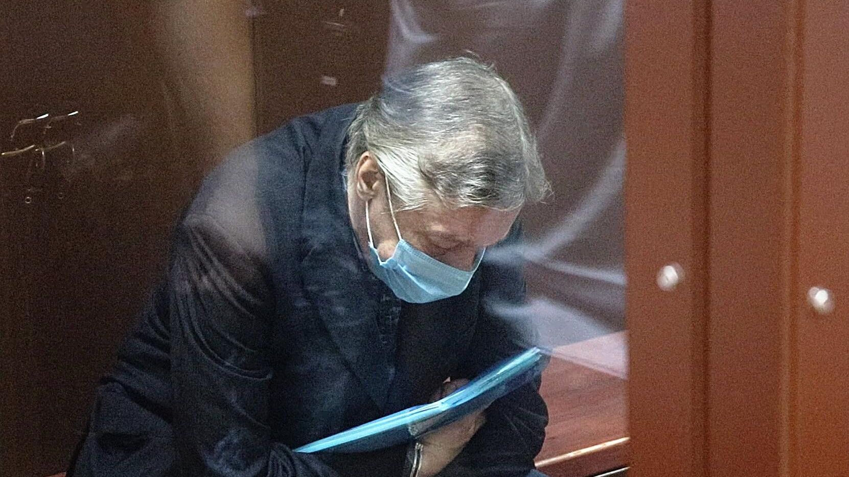Актёр Михаил Ефремов в зале заседаний Пресненского суда города Москвы во время оглашения приговора Актёр Михаил Ефремов в зале заседаний Пресненского суда города Москвы во время оглашения приговора - РИА Новости, 1920, 23.09.2020