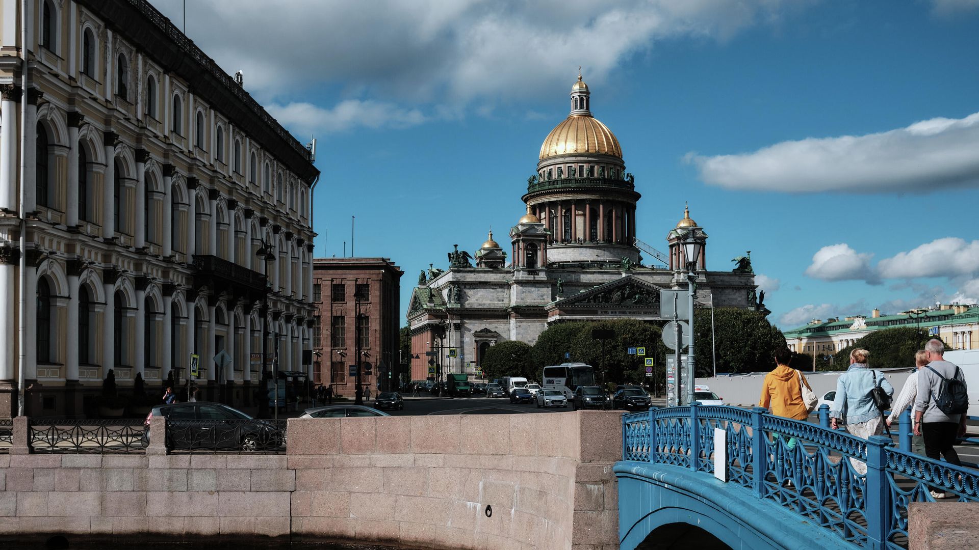 Синий мост и Исаакиевский собор через реку Мойку в Санкт-Петербурге Синий мост и Исаакиевский собор через реку Мойку в Санкт-Петербурге - РИА Новости, 1920, 06.09.2022
