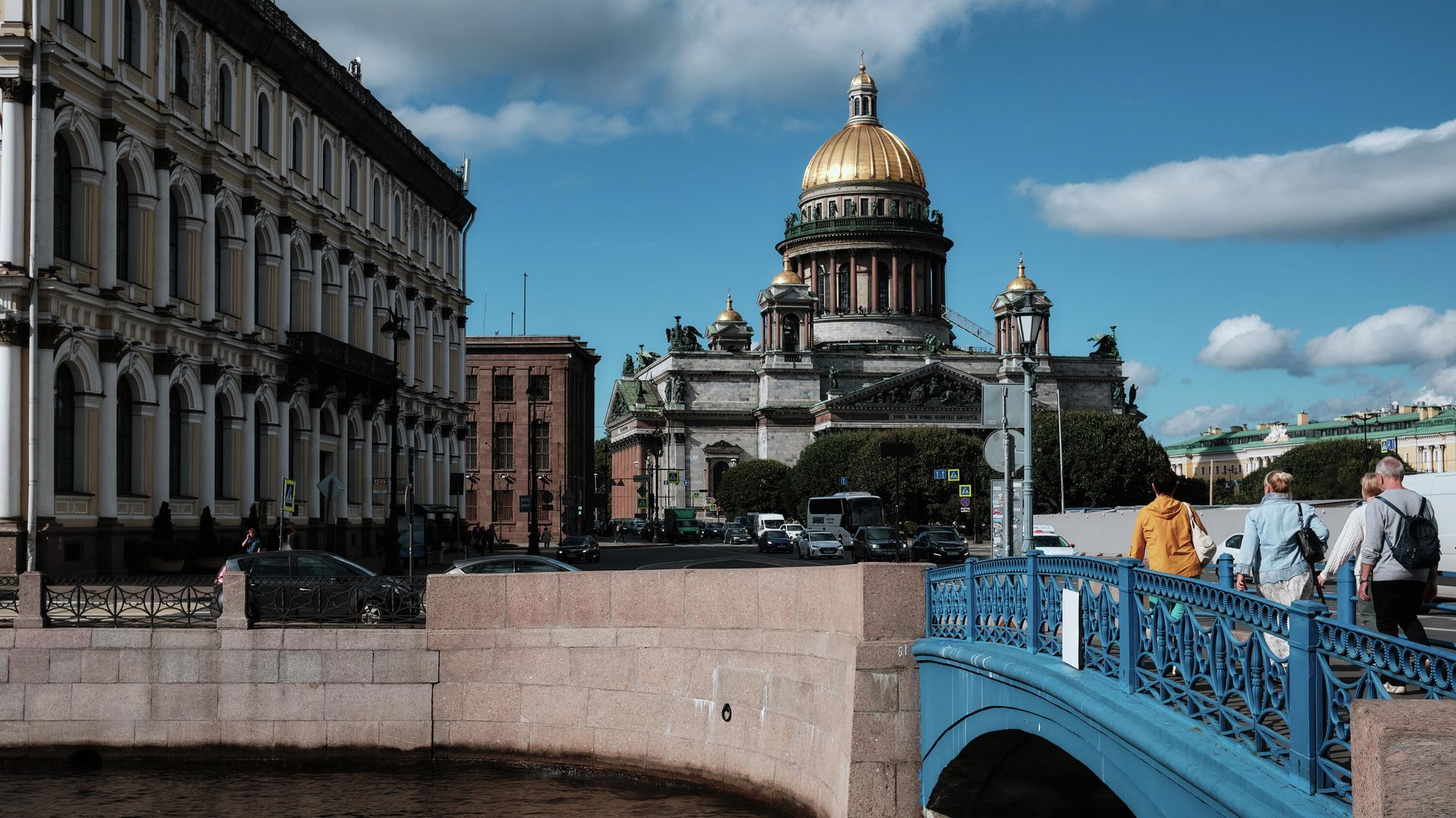 Синий мост и Исаакиевский собор через реку Мойку в Санкт-Петербурге Синий мост и Исаакиевский собор через реку Мойку в Санкт-Петербурге - РИА Новости, 1920, 02.11.2021