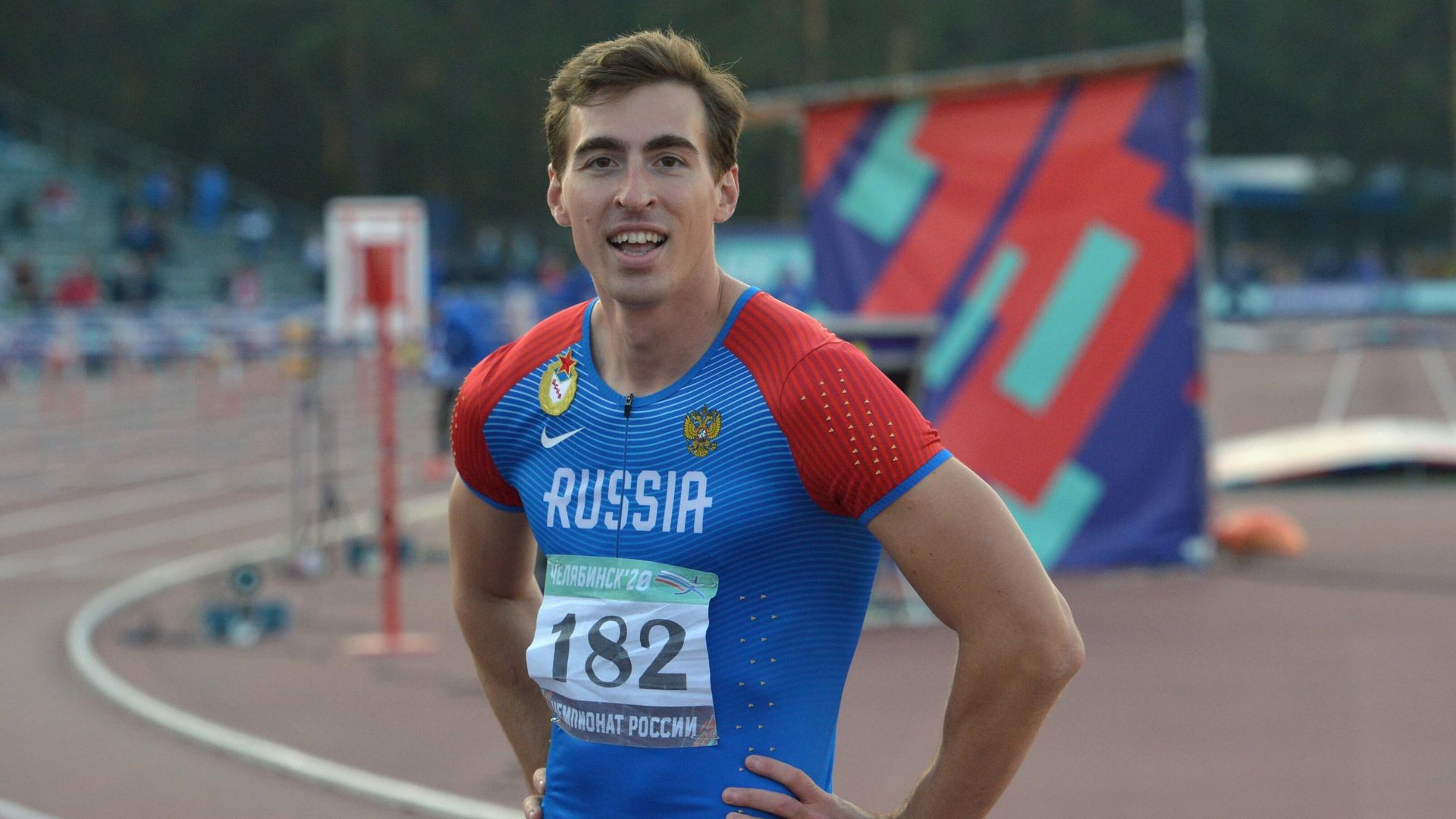 Сергей Шубенков после в забега на 110 метров с барьерами среди мужчин на чемпионате России по легкой атлетике в Челябинске. Сергей Шубенков после в забега на 110 метров с барьерами среди мужчин на чемпионате России по легкой атлетике в Челябинске. - РИА Новости, 1920, 22.06.2021