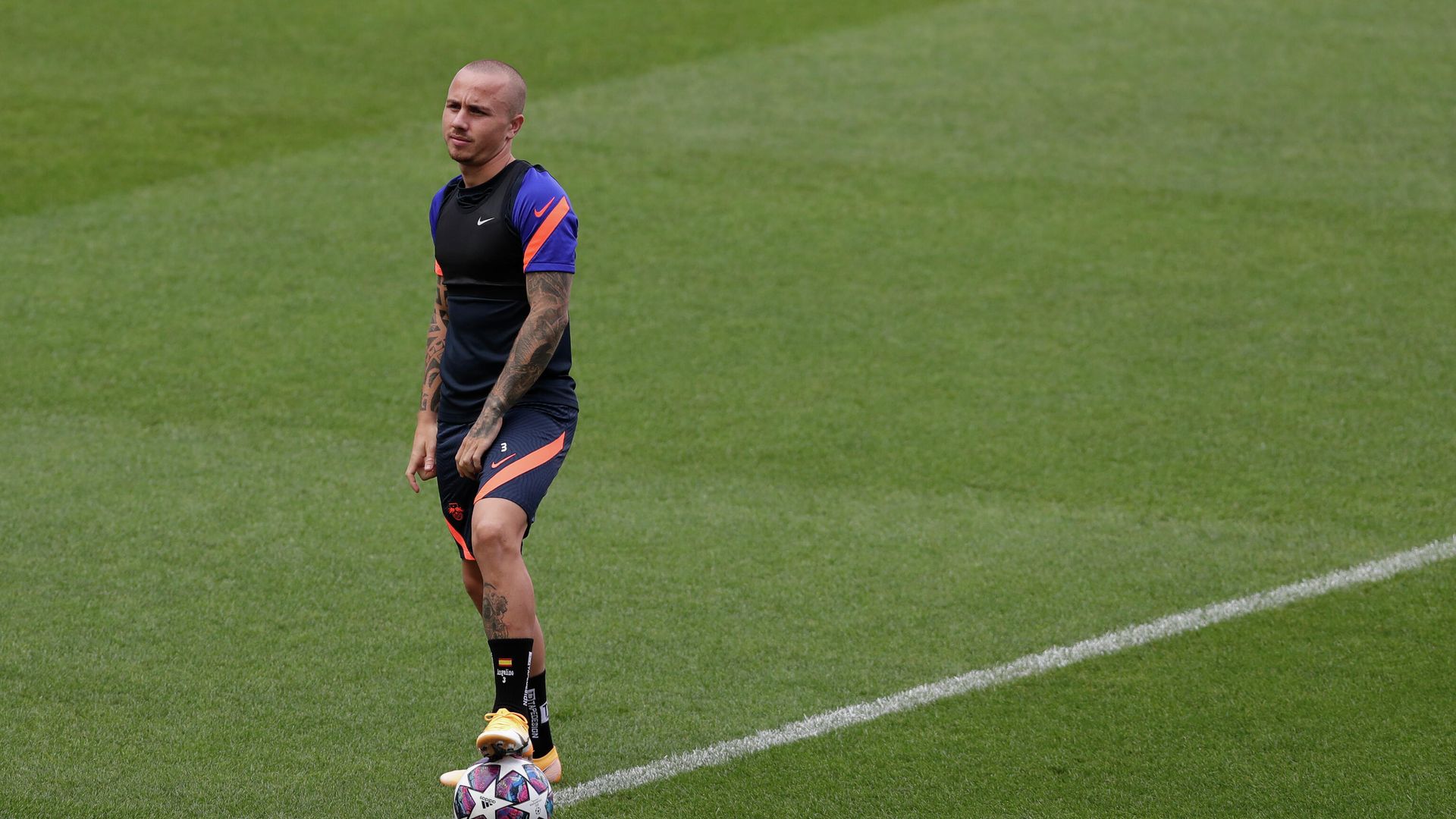 Leipzig's Spanish defender Angelino attends a training session at the Luz stadium in Lisbon on August 17, 2020 on the eve of the UEFA Champions League semifinal football match between Leipzig and Paris Saint Germain. (Photo by Manu Fernandez / POOL / AFP) Leipzig's Spanish defender Angelino attends a training session at the Luz stadium in Lisbon on August 17, 2020 on the eve of the UEFA Champions League semifinal football match between Leipzig and Paris Saint Germain. (Photo by Manu Fernandez / POOL / AFP) - РИА Новости, 1920, 08.09.2020